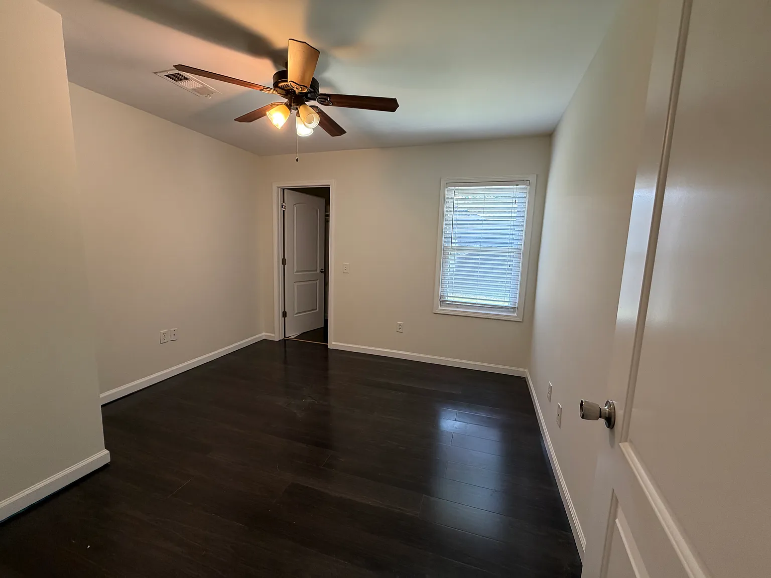 3 bed, 1974 sqft, $1,900 — Photo 3