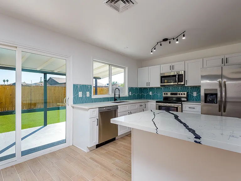 2519 W Vineyard Rd — Photo 4