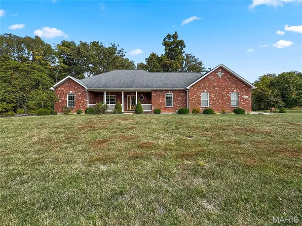 3707 Clover Dell Ln, Waterloo, IL 62298