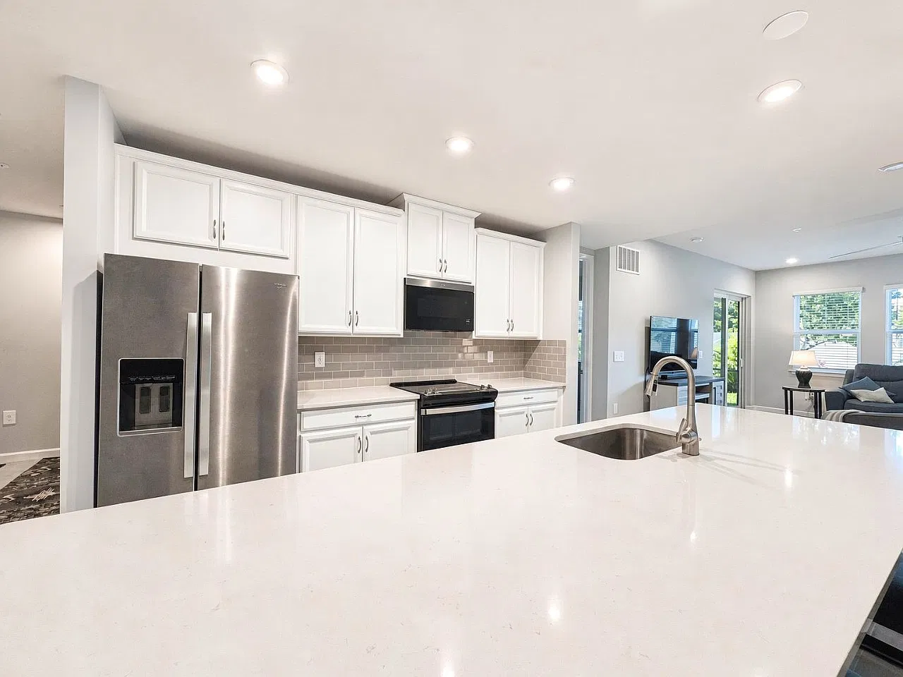 2 bed, 1341 sqft, $6,000 — Photo 3