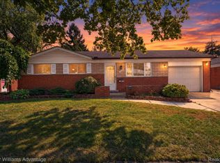31428 Hartwick Dr, Warren, MI 48088