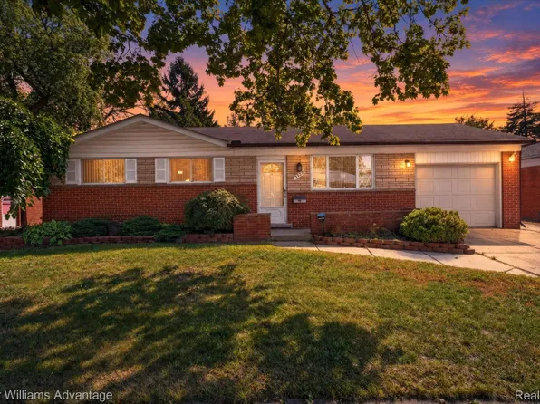 31428 Hartwick Dr, Warren, MI 48088
