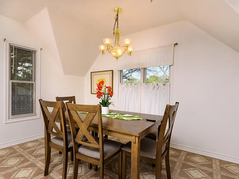 433 W San Antonio St #C — Photo 18