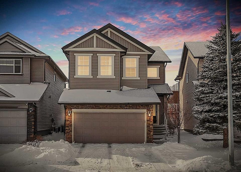 1st image of 47 E Everbrook Cres SW