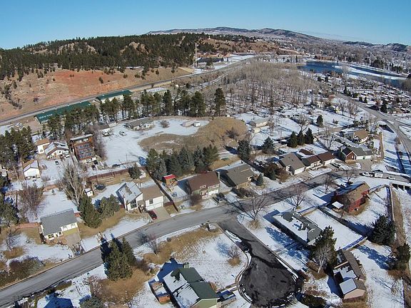 Within 15 min to Canyon Lake