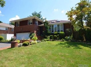 2032 Stratford Dr, Westbury, NY 11590
