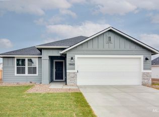 1960 SW Sharpshinned Ave, Mountain Home, ID 83647