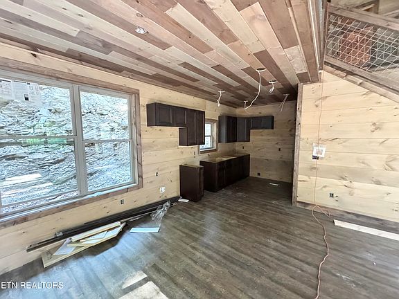 4th image of 3210 Pine Way