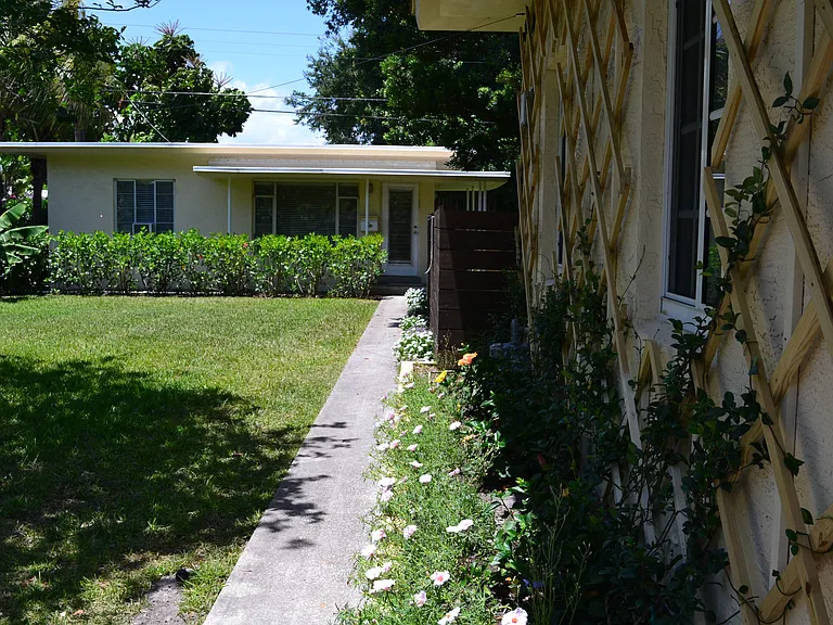 509 1/2 SW 20th St — Photo 2