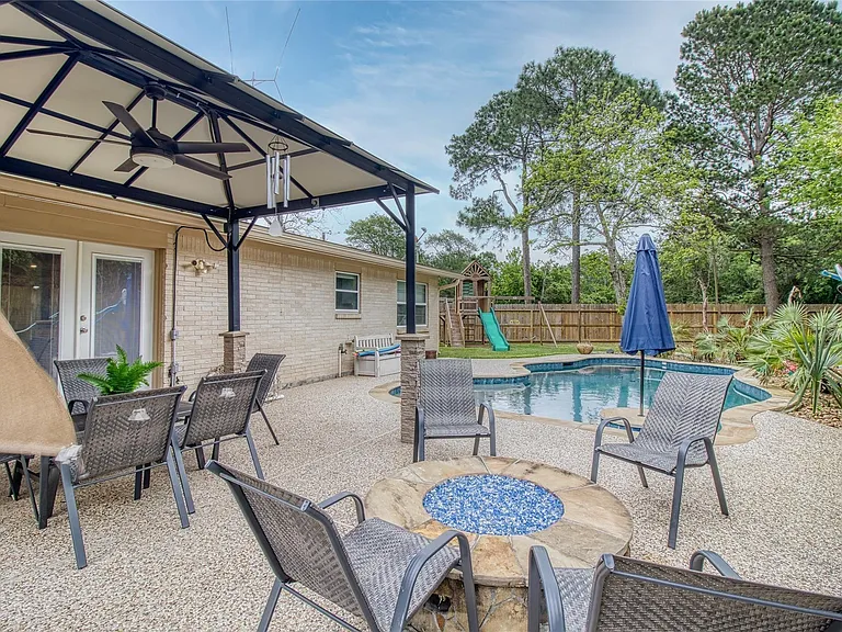 1405 Delabrook Ct — Photo 18