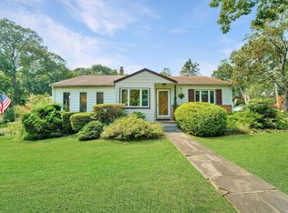 18 Mac Arthur Blvd, Hauppauge, NY 11788