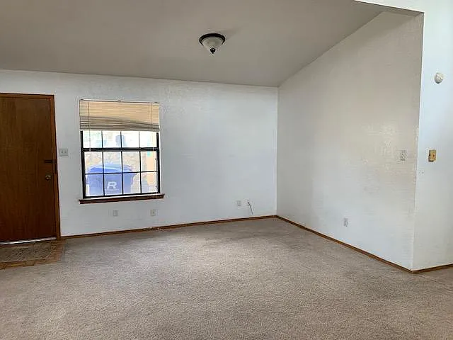 1008 Galvan Dr — Photo 8