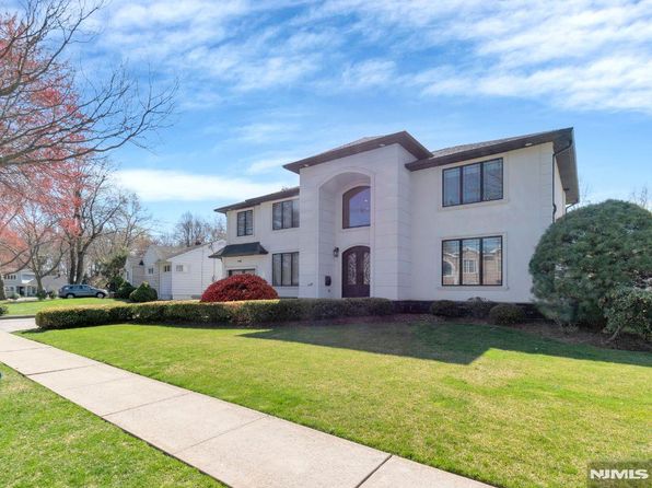 183 Oak Ave, River Edge, NJ 07661