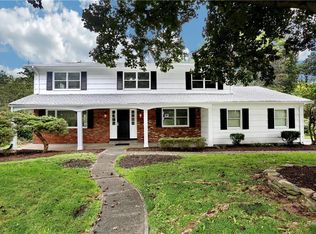 22 Lawrence Pl, Chestnut Ridge, NY 10977