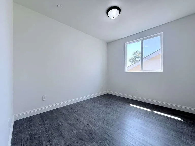 1440 E 42nd St — Photo 10