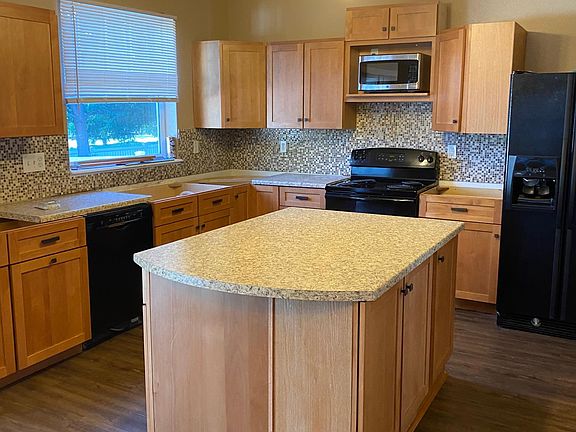 Upgraded cabinets