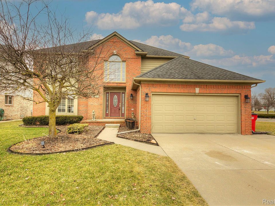 1st image of 30040 Crescent Dr