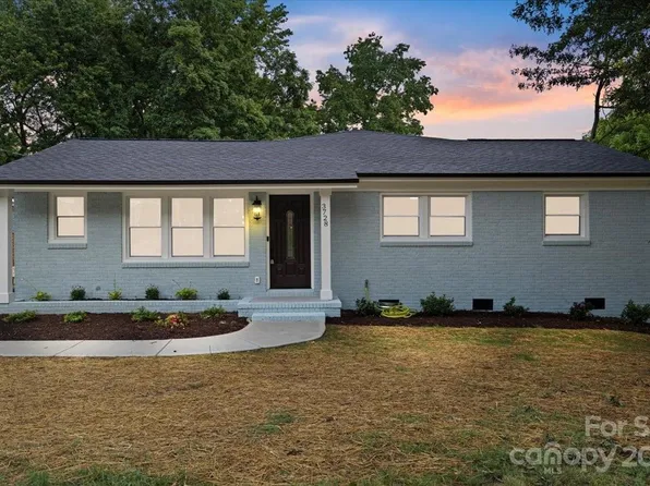 3728 Fieldcrest Rd, Charlotte, NC 28217