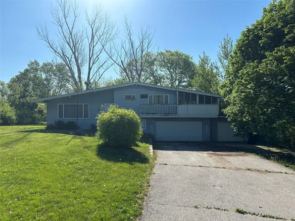 14216 Green Dr, Perry, IA 50220