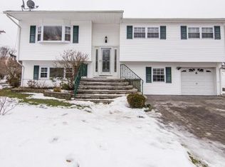 6 Roberta Dr, Neptune, NJ 07753