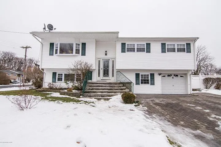 6 Roberta Dr photo 1