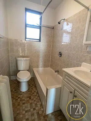 Rented by Realty 2000 Corp | media 4