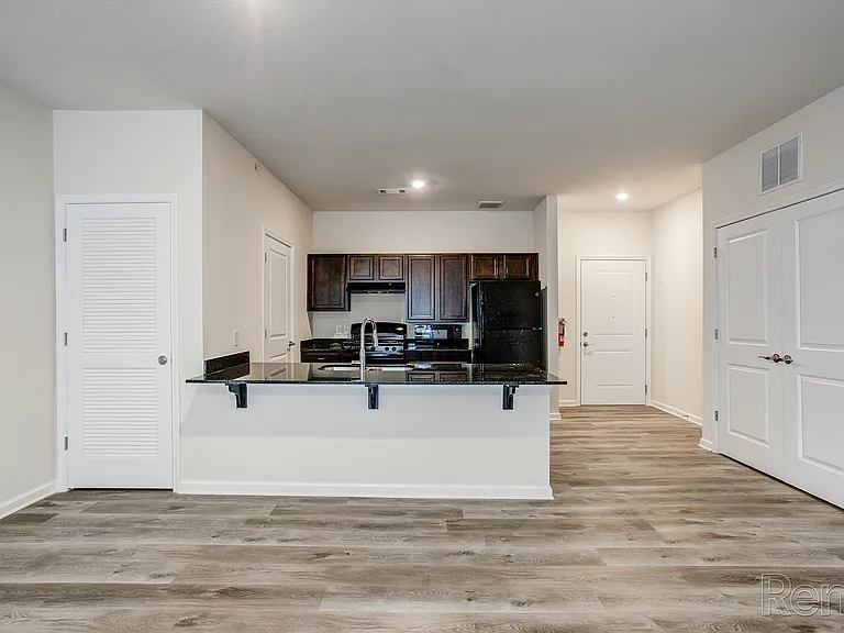Hummingbird Hill Apartments — Photo 16