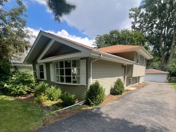 0N125 Cottonwood Dr, Wheaton, IL 60187