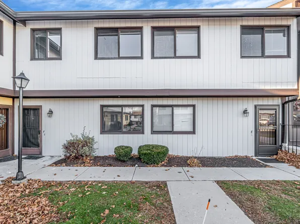 27 Crows Nest Lane #8F, Danbury, CT 06810