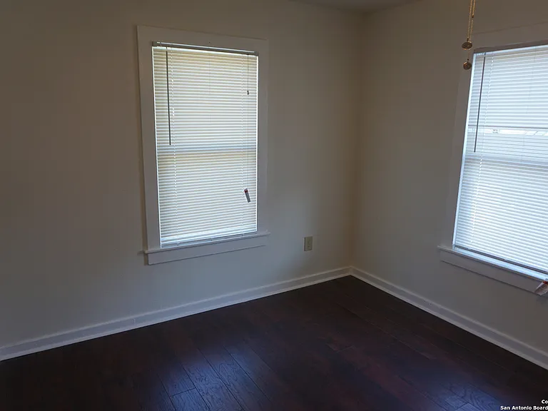 1905 Buena Vista St — Photo 13