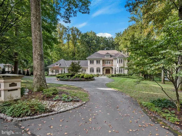 11222 River View Dr, Potomac, MD 20854