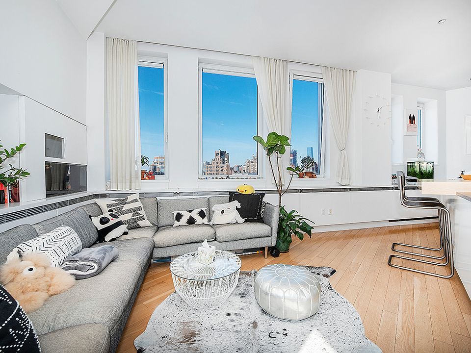 1st image of 2 Cornelia St APT 1006