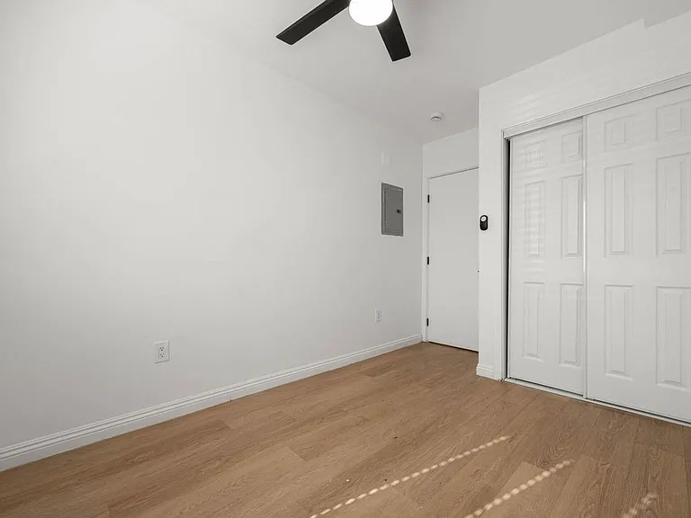634 W 92nd St #20A — Photo 11