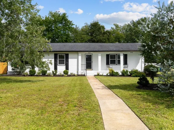 3239 Chalmers Dr, Wilmington, NC 28409