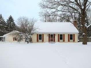 2716 Lomond Dr, Kalamazoo, MI 49008