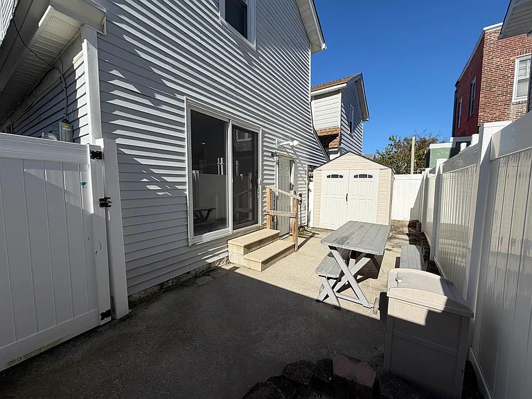 17 N Buffalo Ave — Photo 29