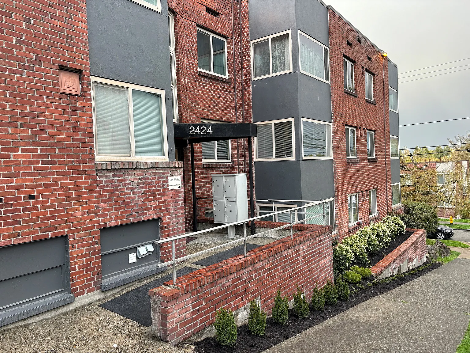 Denny Apartments — Photo 3