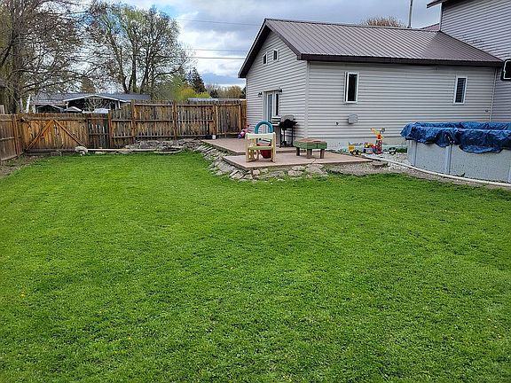 3rd image of 523 Irvin St