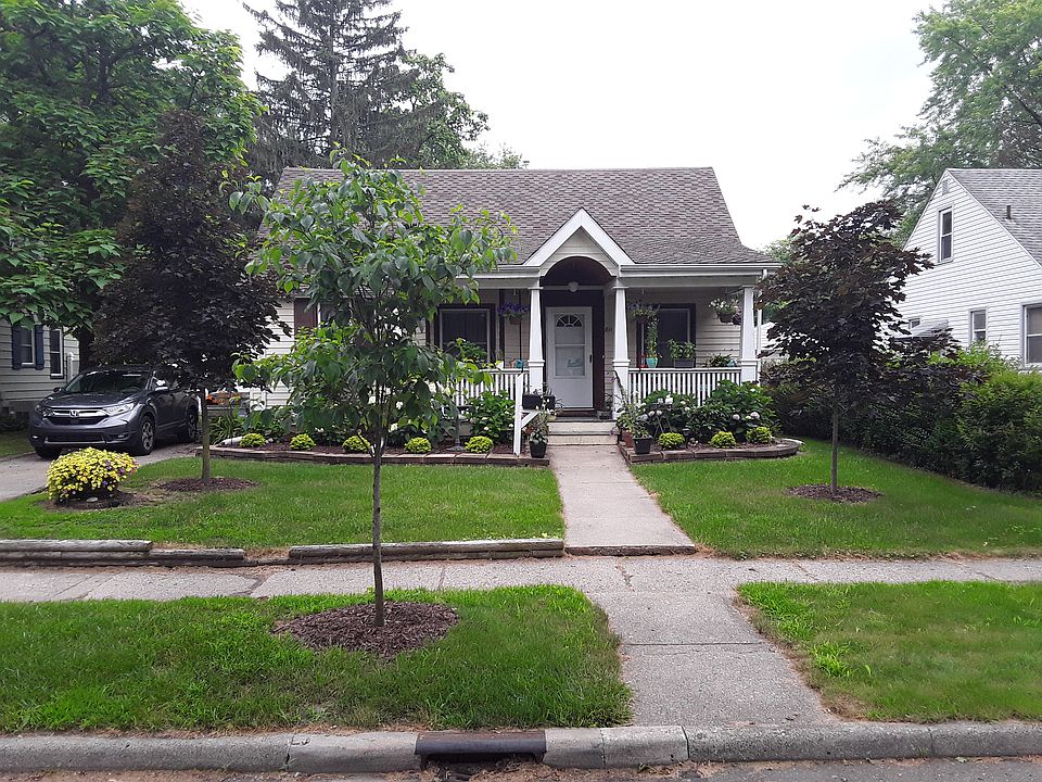 1st image of 811 Stanley St