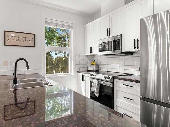 2nd image of 1375 View Cres #303
