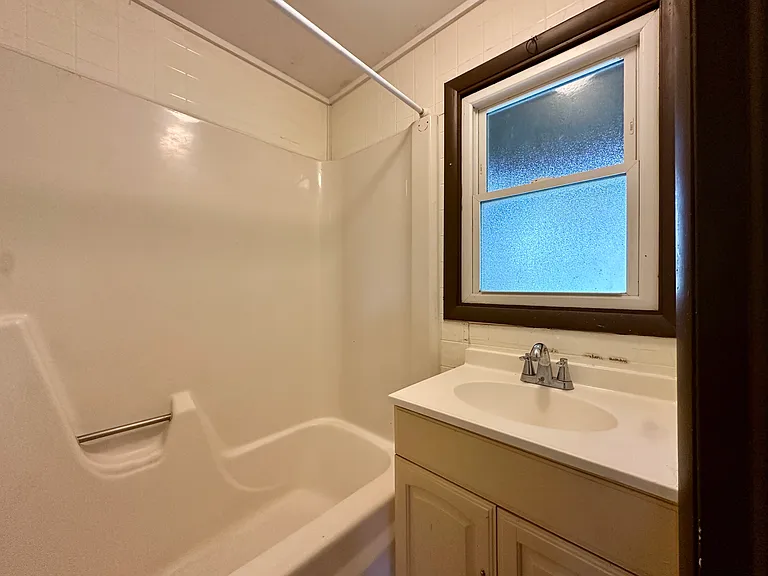 154 Elmwood St — Photo 7