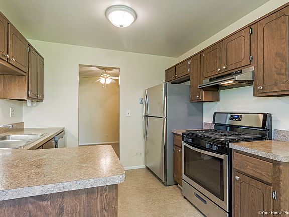 5th image of 402 Sandalwood Ln APT D1