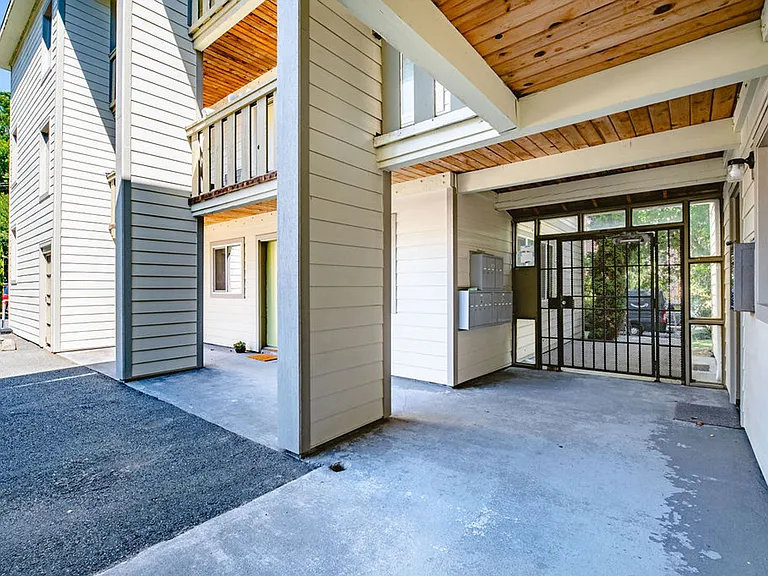 301 Apartments in the heart of Beacon Hill — Photo 4