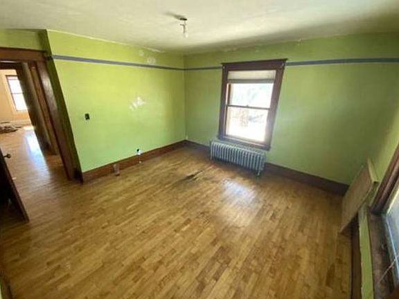 4th image of 301 S Warren St