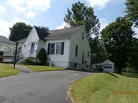 3rd image of 11 Hastings St