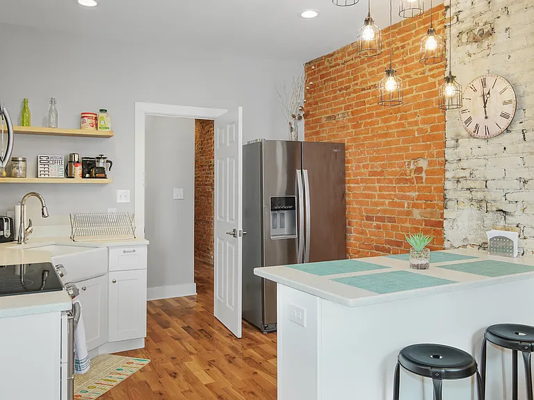 2049 E Hagert St #UPSTAIRS — Photo 26