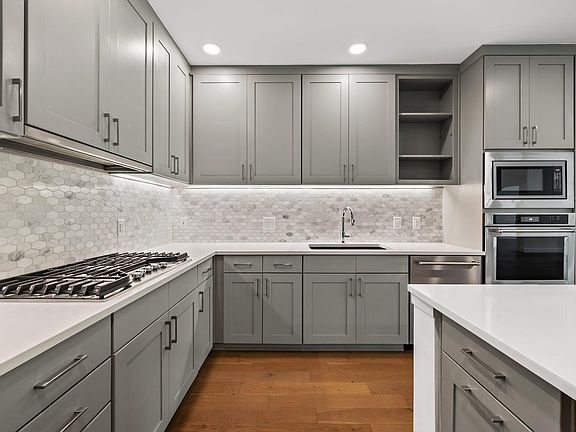 3rd image of 900 S 1st St Unit 211