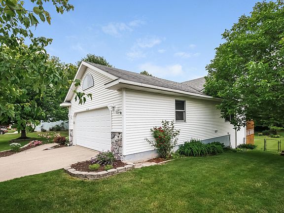 3rd image of 7518 Melinda Ct SE
