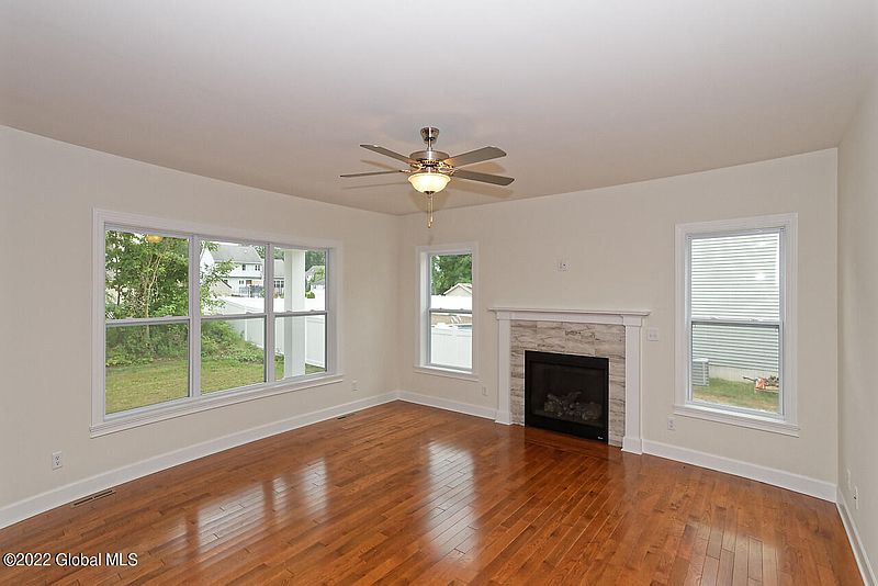 4th image of 20 Preserve Way