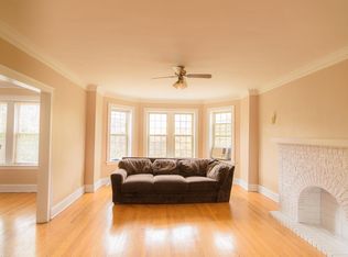 7441 N Ridge Blvd, Chicago, IL 60645